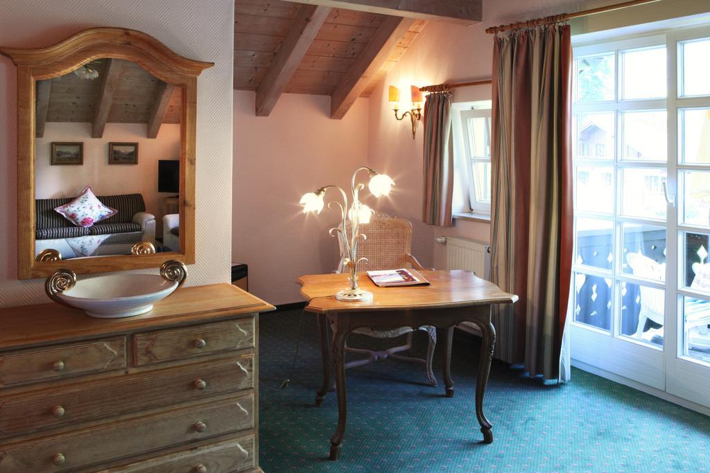 Hotel Edelweiss Garni Garmisch-Partenkirchen Værelse billede